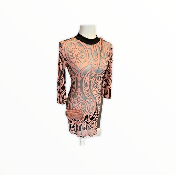 Form fitting dress - Picture 2 of 5